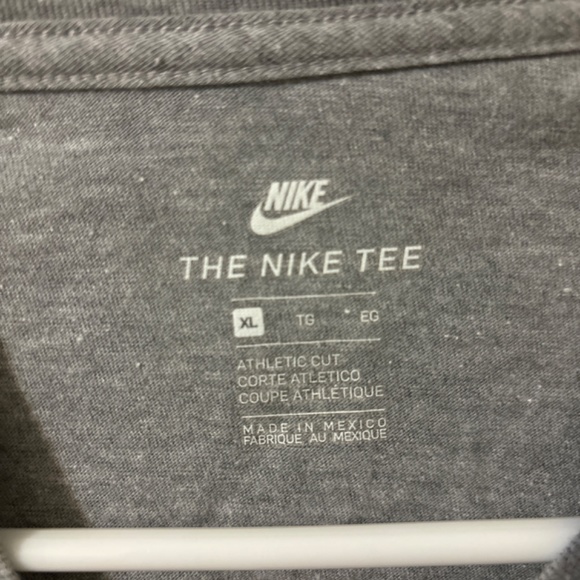 Nike long sleeved shirt - Picture 2 of 2